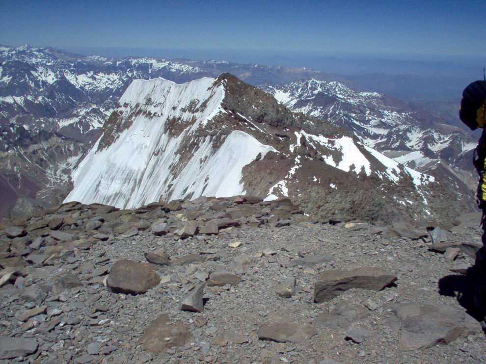 La suda pinto, duaranga altaĵo de la Akonkagvo.