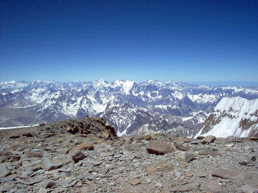 Anda panoramo ekde la Akonkagva pinto.