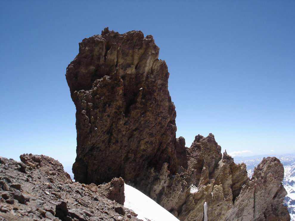 Inter la KANALETO kaj la TRAIREJO DE LA GRANDA TRANSPORTO.