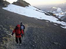 Toño kaj Sonia tro malantaŭas.