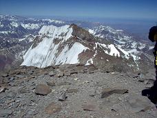 La suda pinto, duaranga altaĵo de la Akonkagvo.