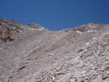 Supre de la KANALETO, la lasta vojparto estas trairata de aliaj suprenirantoj.