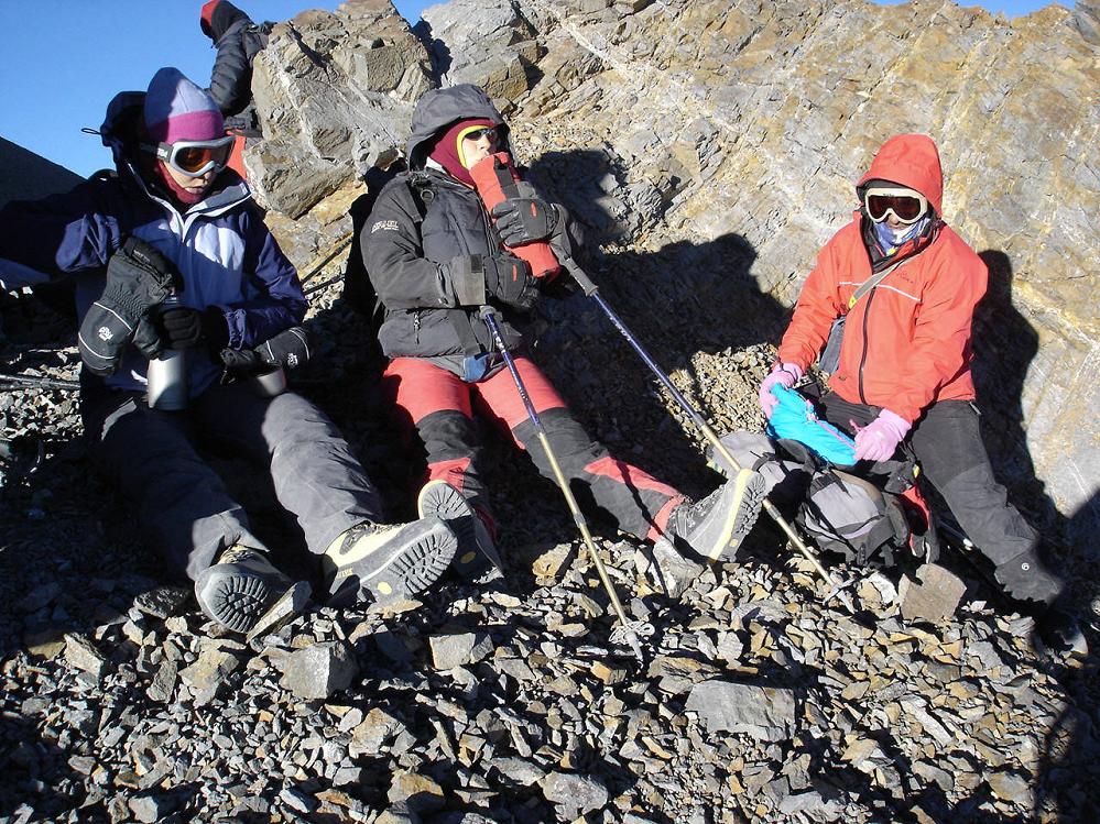 Manĝado en la RIFUĜEJO SENDEPENDECO.
